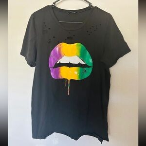 Mardi Gras drip lip distressed t-shirt